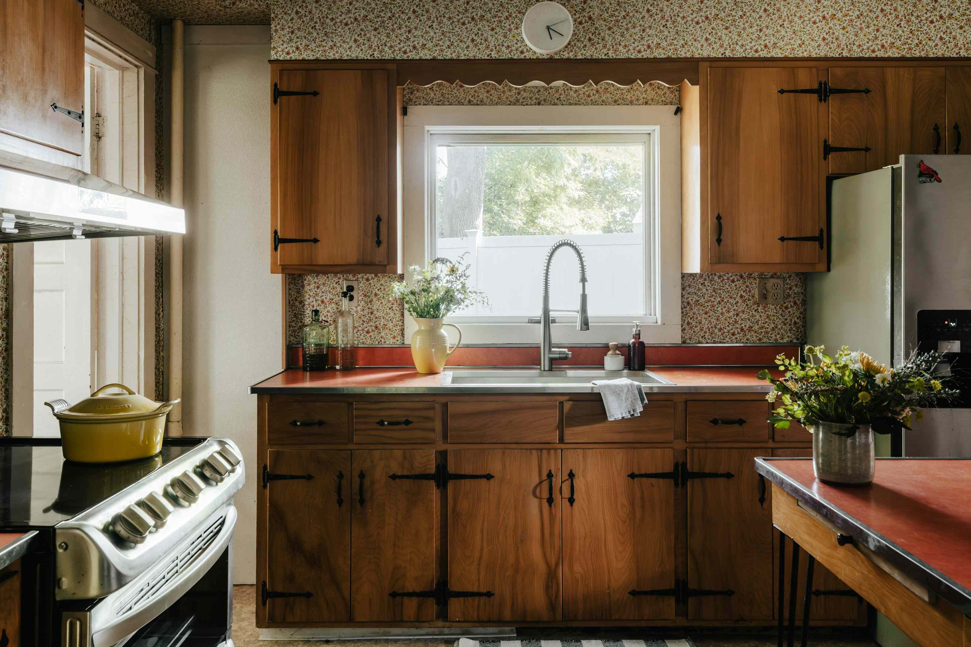 5 Easy Tricks to Update an Outdated Kitchen Without Renovating