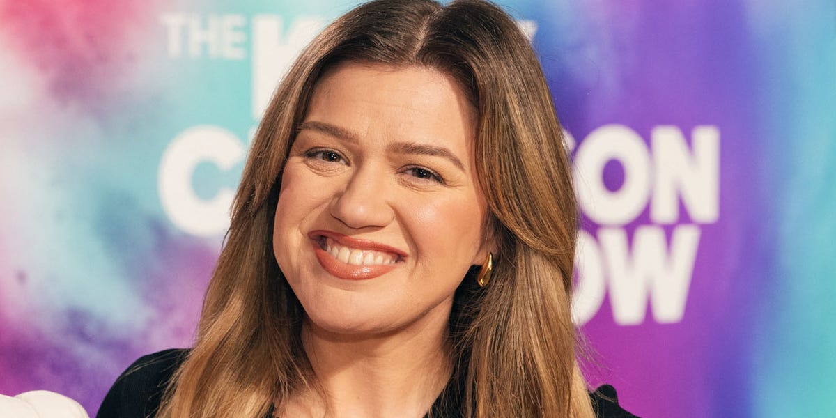 NBC Excites Fans With Kelly Clarkson Post