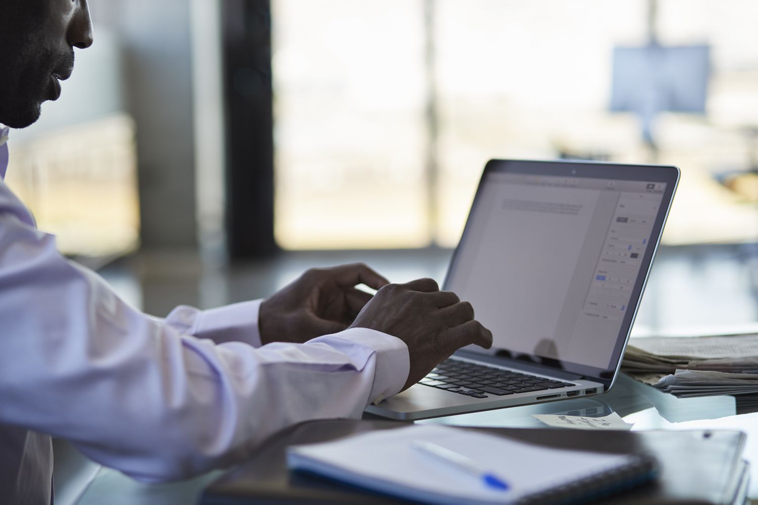 How to End an Email (With Closing Examples)