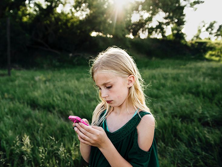 Youth and Social Media: Mental Health Effects and Healthy Use