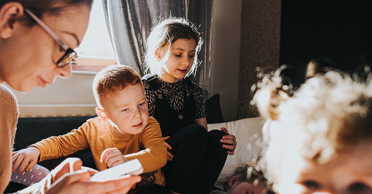 How a Dismissive Mother May Affect Your Relationships and Self-Image