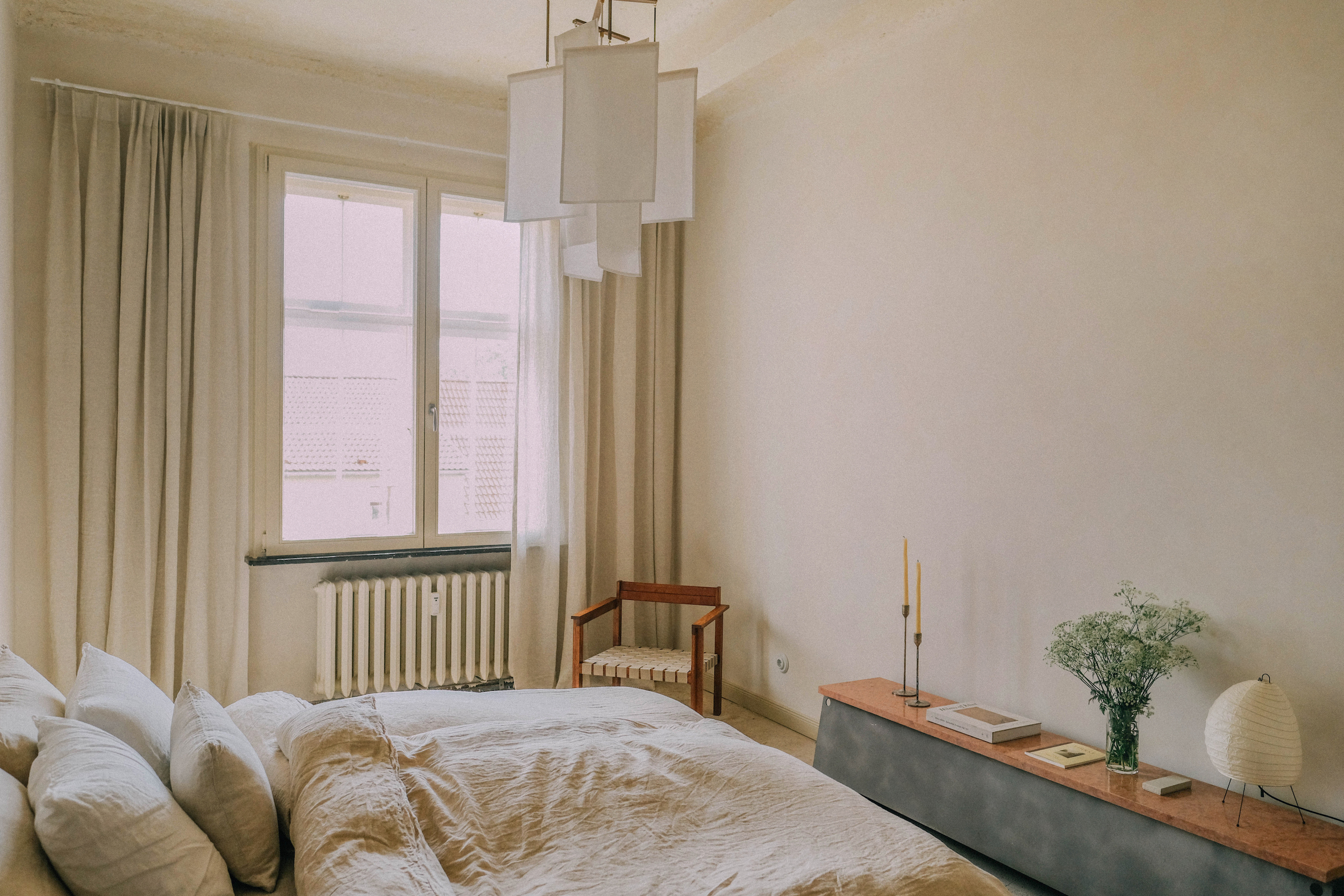 Steal This Look: A Serene Material-Mix Bedroom in Germany